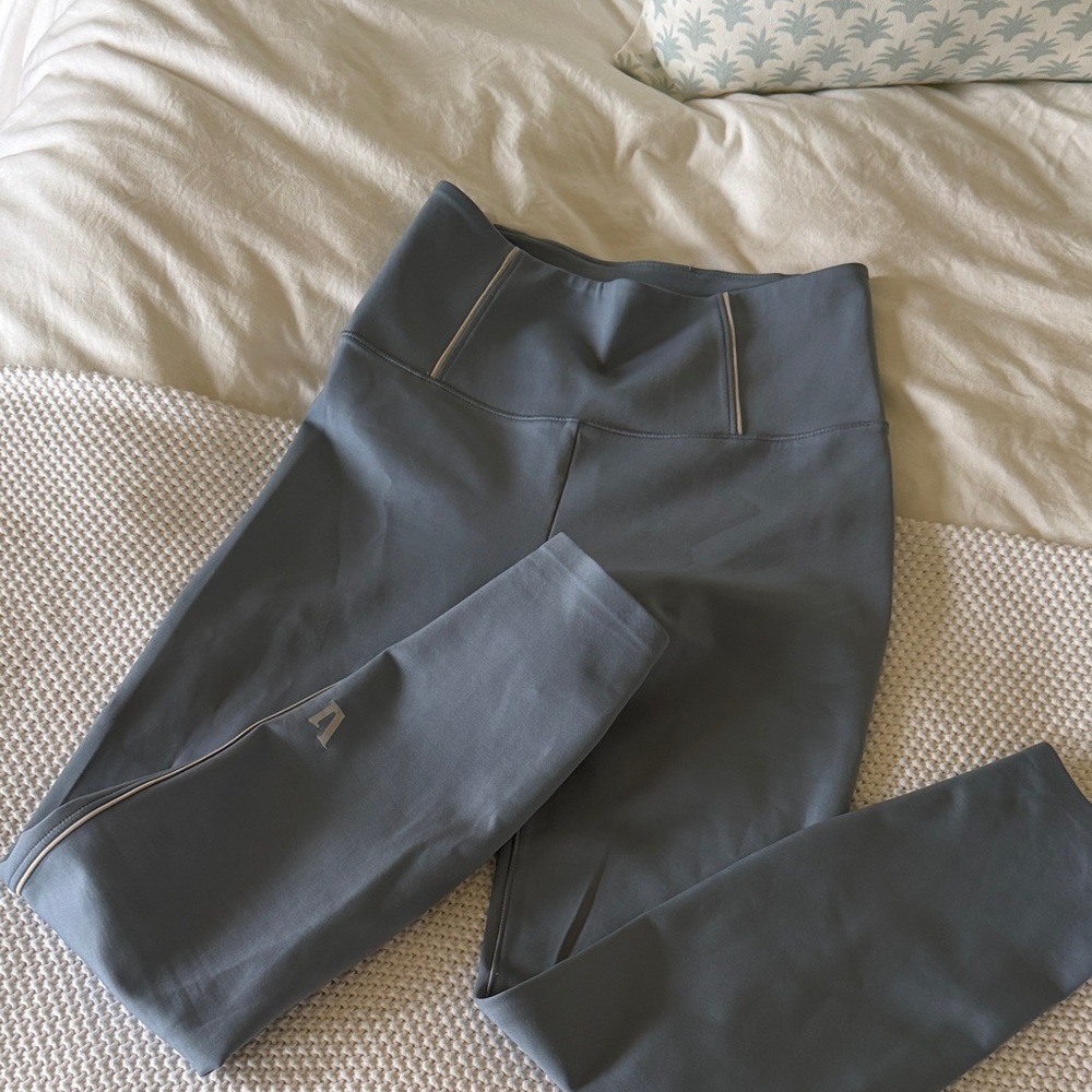 Vuori Gray High-Rise Leggings